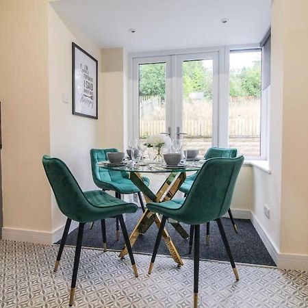 Modern 3 Bed, Contractors Welcome, Bradford Екстер'єр фото