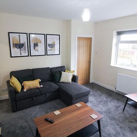 Modern 3 Bed, Contractors Welcome, Bradford Екстер'єр фото