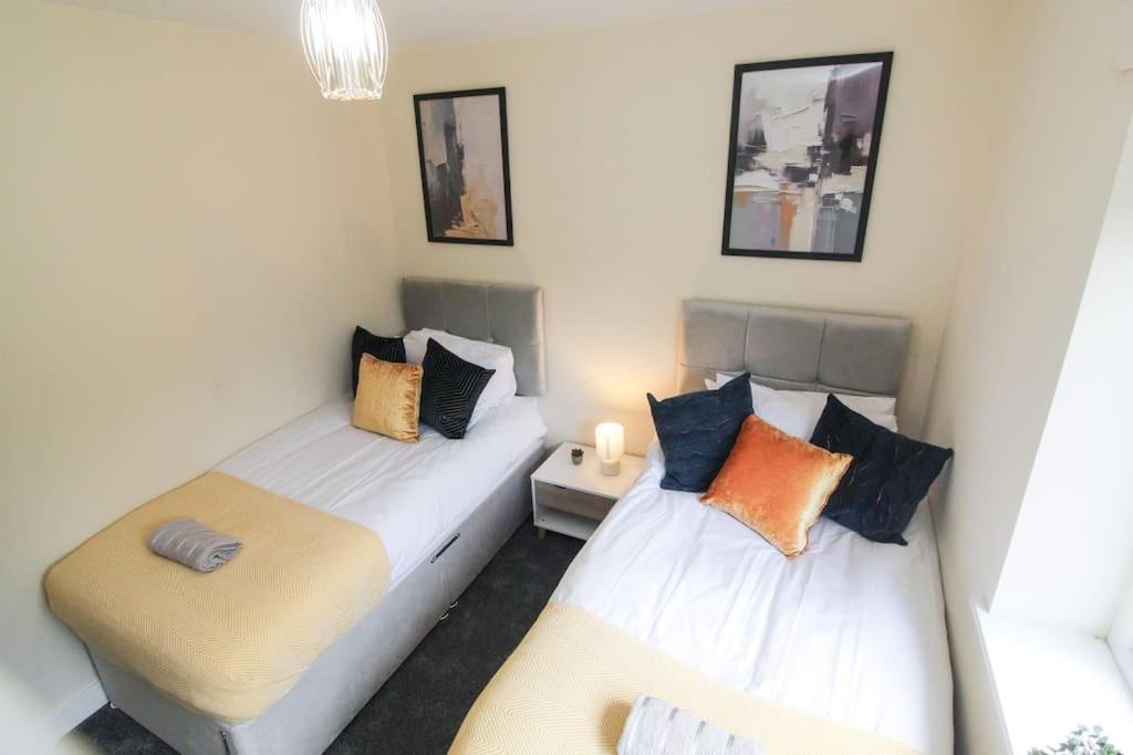 Modern 3 Bed, Contractors Welcome, Bradford Екстер'єр фото