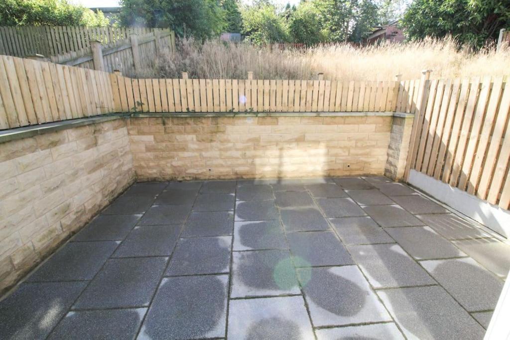 Modern 3 Bed, Contractors Welcome, Bradford Екстер'єр фото
