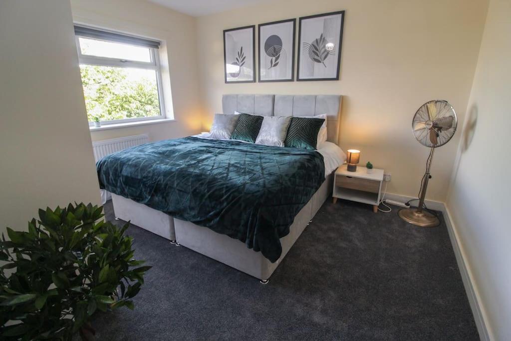 Modern 3 Bed, Contractors Welcome, Bradford Екстер'єр фото
