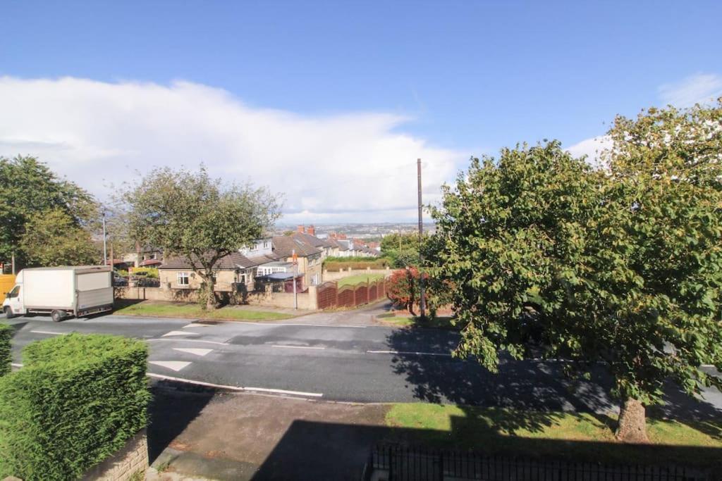Modern 3 Bed, Contractors Welcome, Bradford Екстер'єр фото