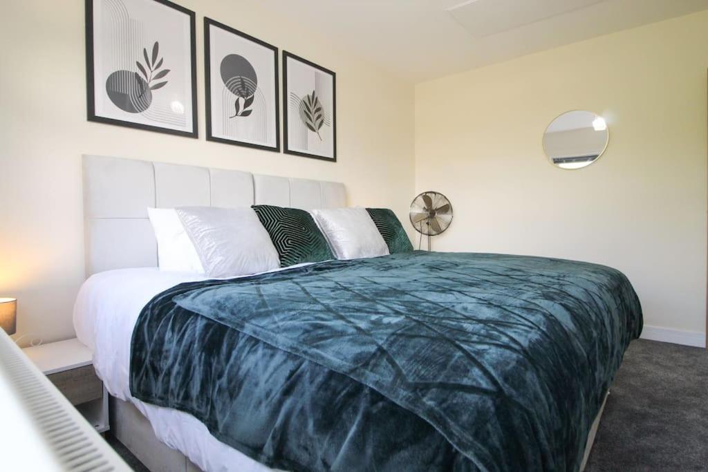 Modern 3 Bed, Contractors Welcome, Bradford Екстер'єр фото